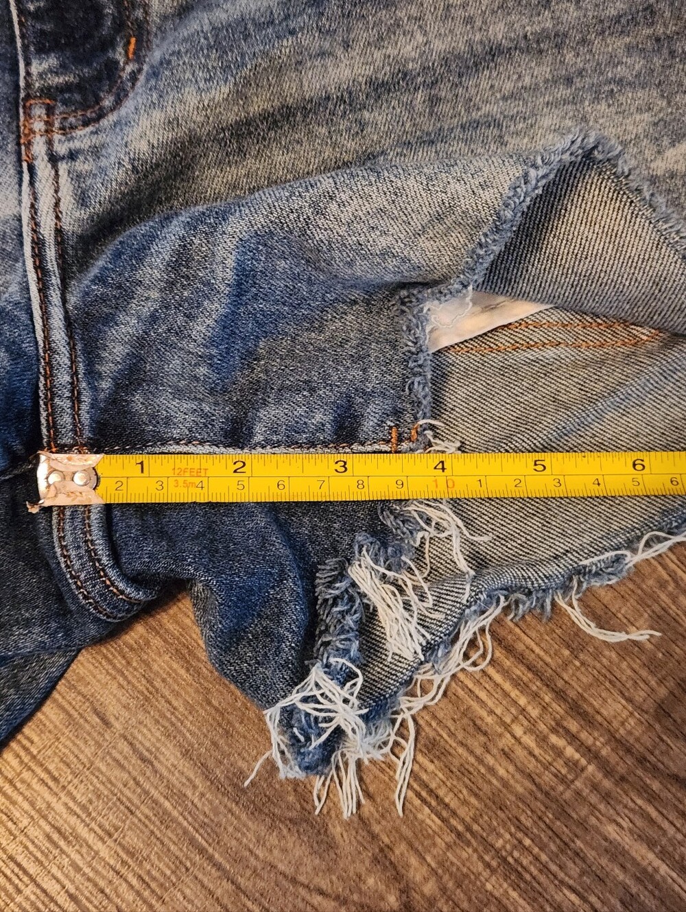 Daze Frayed Hem Denim Shorts Size 28 - Picture 7 of 13